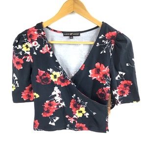 🟣🆕 ALMOST FAMOUS | Wrap Floral Crop Top